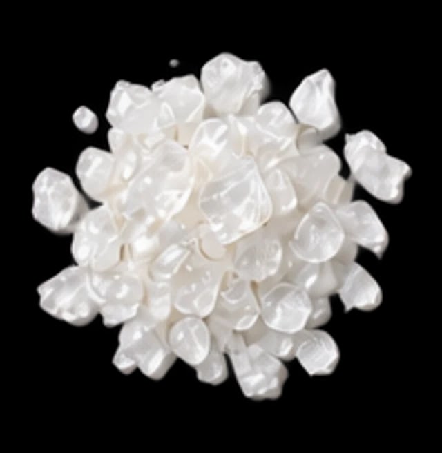 White flakes of sodium molybdate